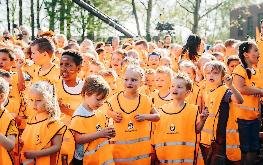 kids die aan een run mee gaan doen in het oranje